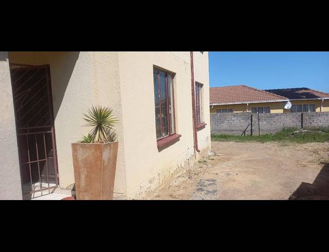 3 BEDROOM HOUSE FOR SALE IN COSMO CITY